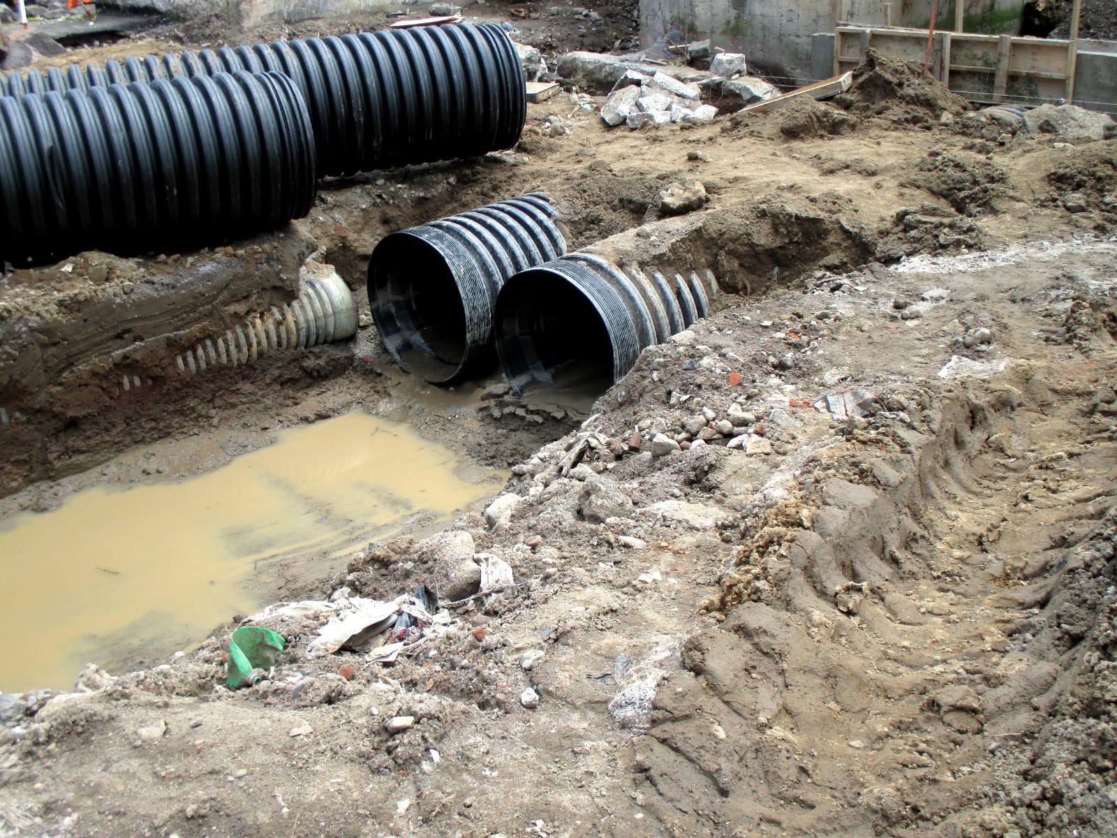 Gobierno de Blanca Angulo continúa mejoramiento de vialidades de Chiautempan; rehabilita la calle Ferrocarril